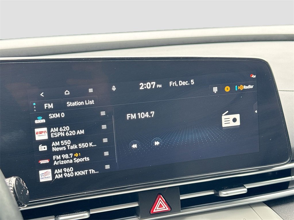 Used 2023 Hyundai Elantra Limited image 15