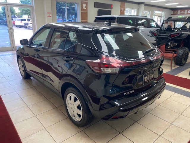 Used 2022 Nissan Kicks S FWD image 3