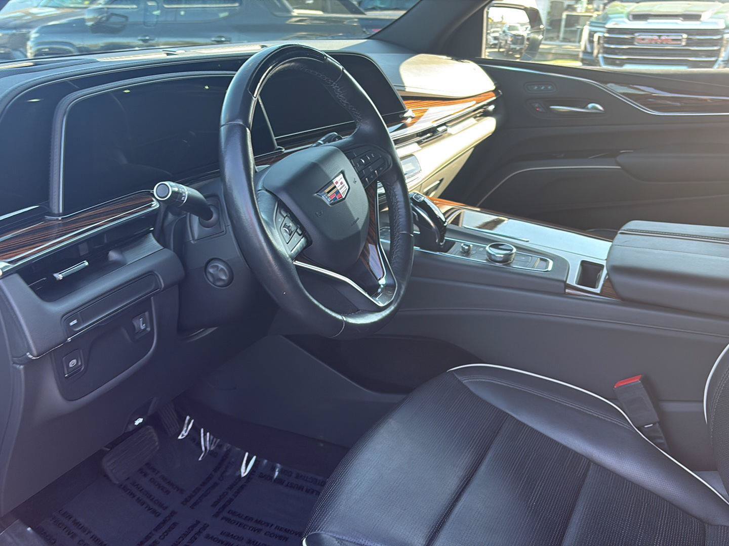 Used 2023 Cadillac Escalade ESV Premium Luxury RWD image 21