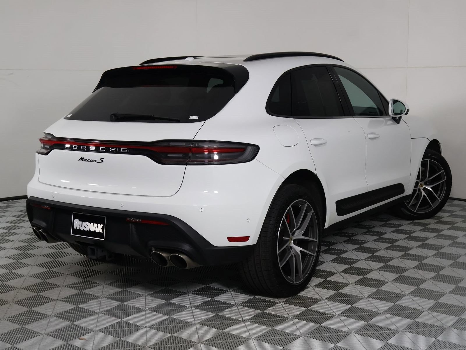 Certified 2023 Porsche Macan S AWD/4WD image 7