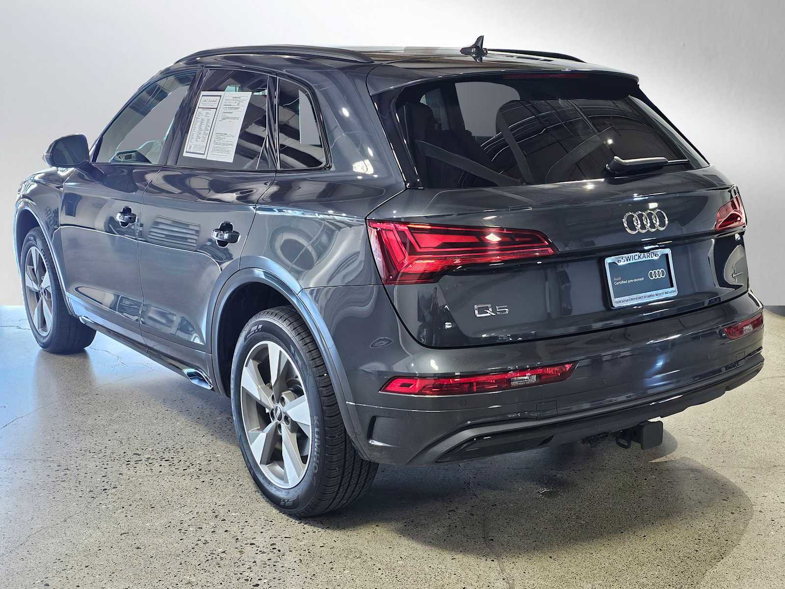 Used 2025 Audi Q5 2.0T Premium w/ Convenience Plus Package image 5