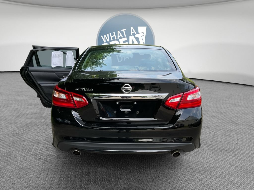 Used 2017 Nissan Altima 2.5 S w/ Power Driver Seat Package FWD image 5