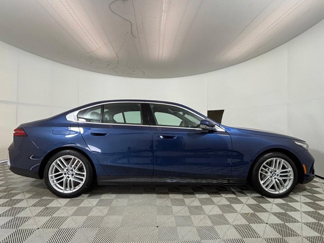 Used 2024 BMW 530i xDrive w/ Premium Package AWD/4WD image 8