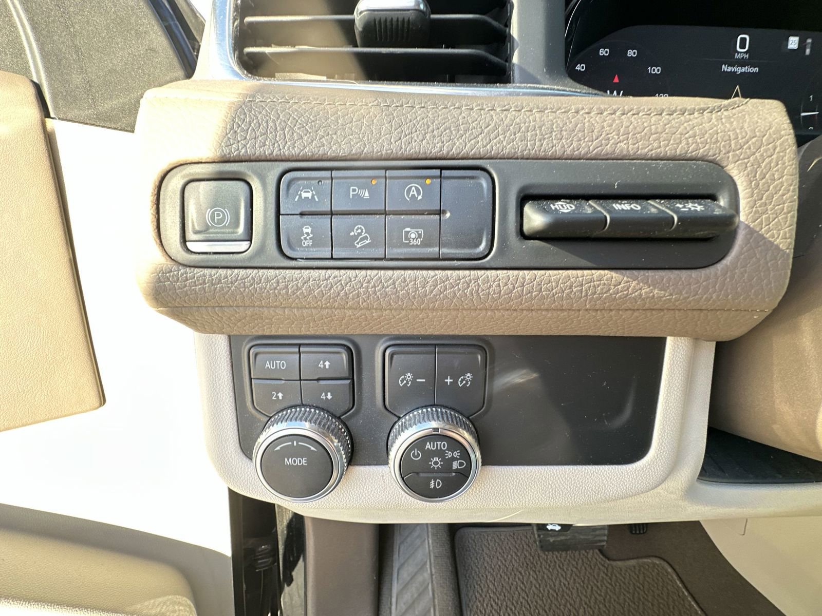 Used 2023 GMC Yukon Denali AWD/4WD image 18