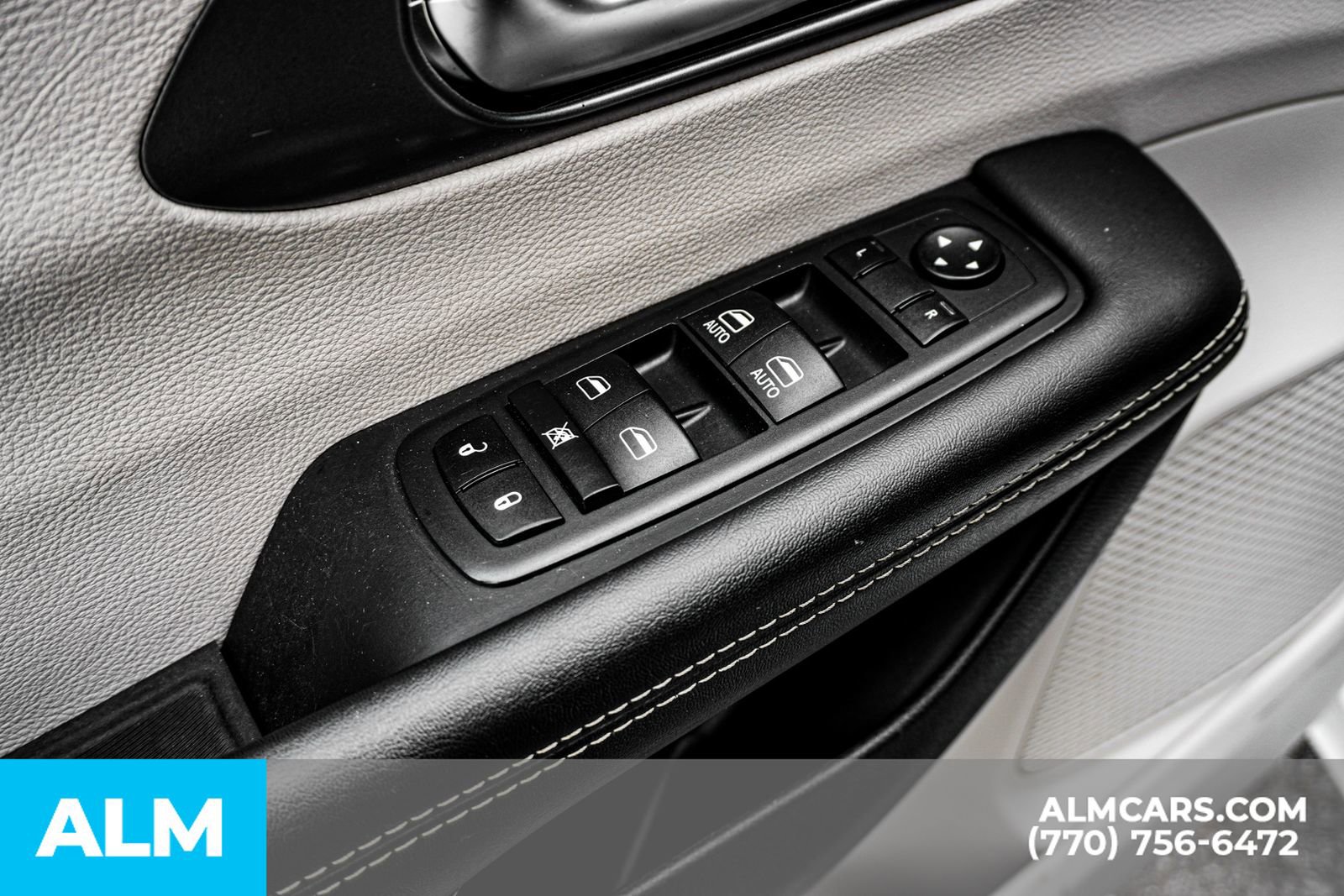 Used 2023 Chrysler Pacifica Touring-L image 53