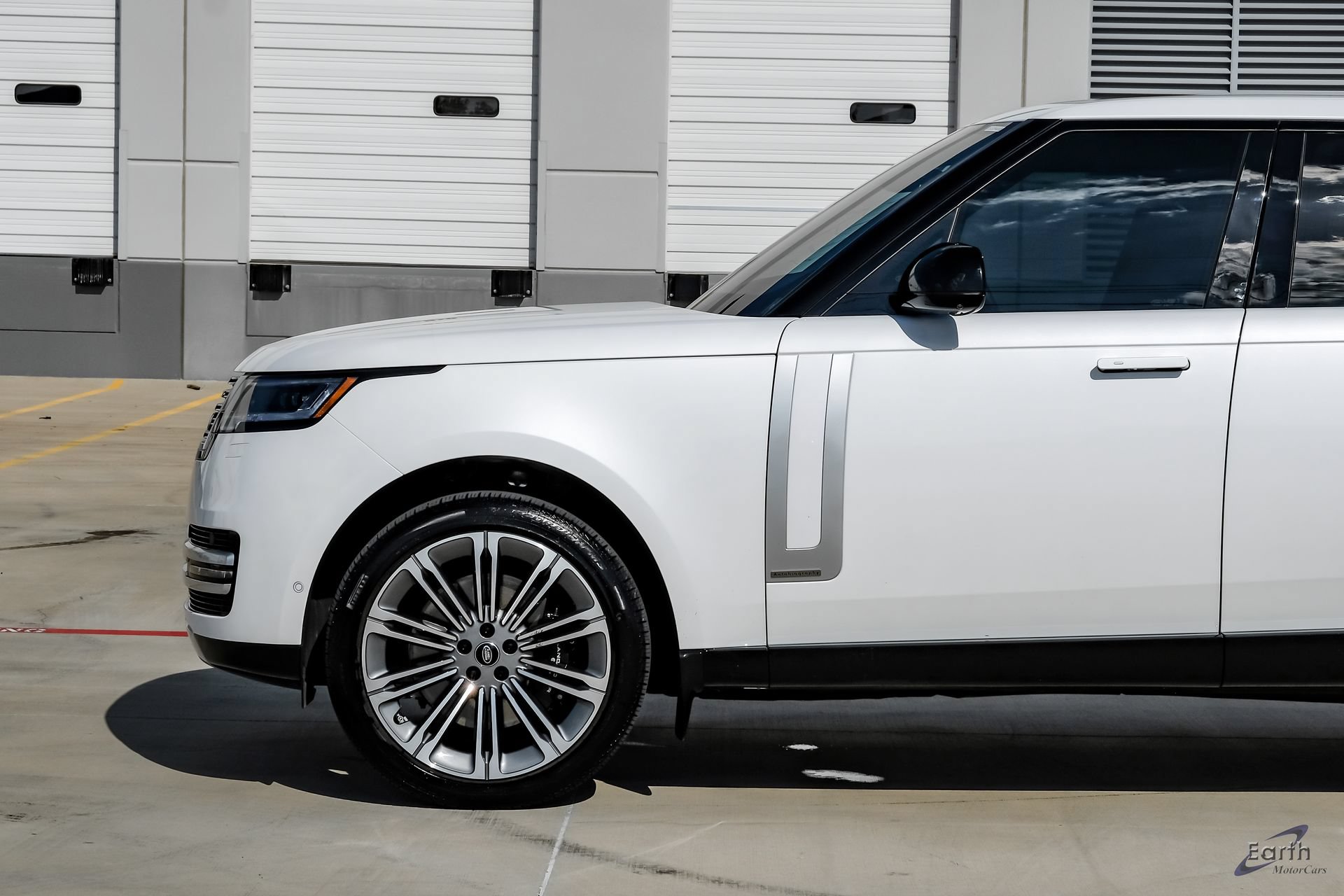 Used 2025 Land Rover Range Rover Autobiography AWD/4WD image 7