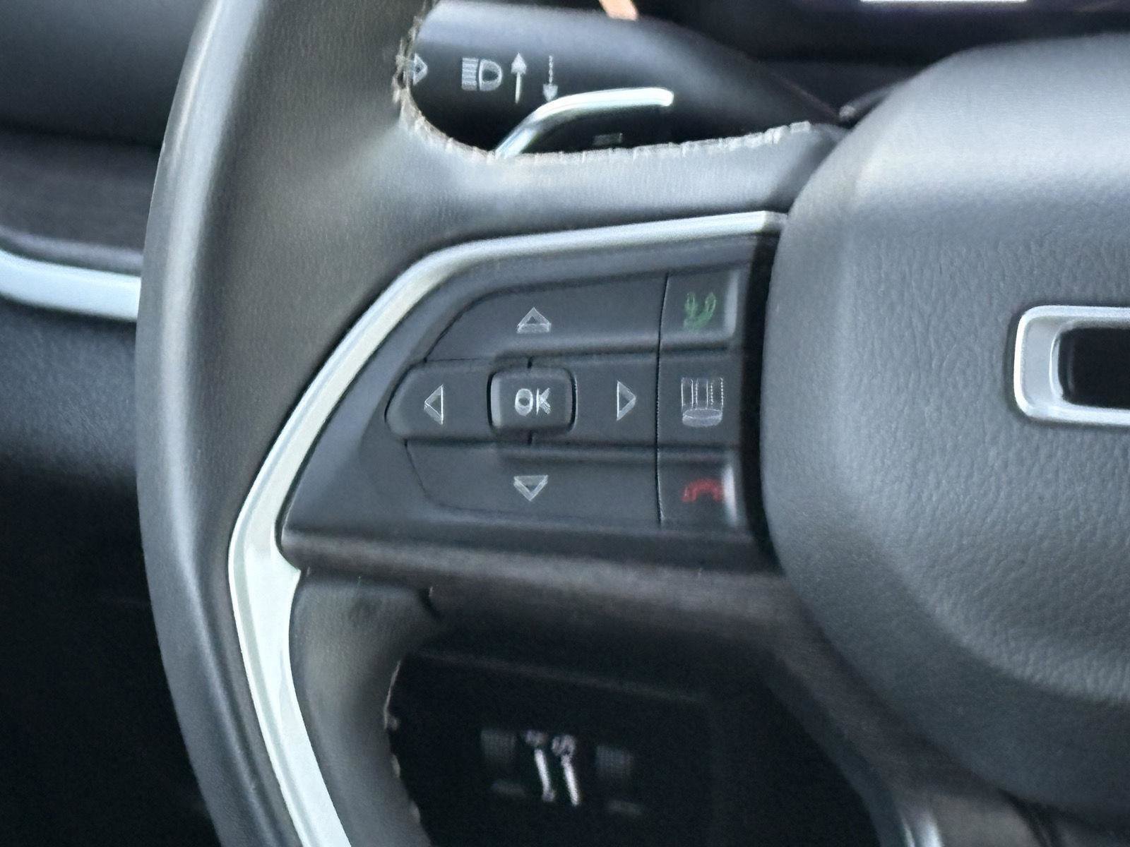 Used 2023 Jeep Grand Cherokee L Limited image 11