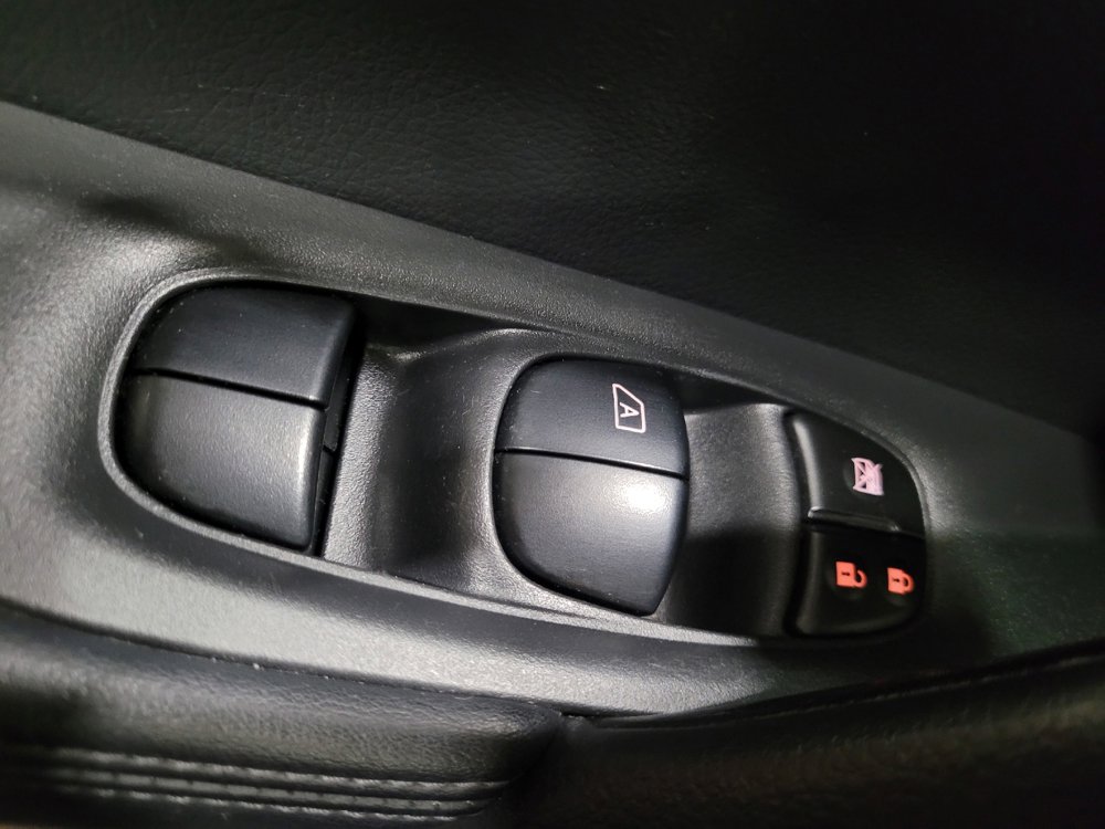Used 2017 Nissan Rogue SV AWD/4WD image 27