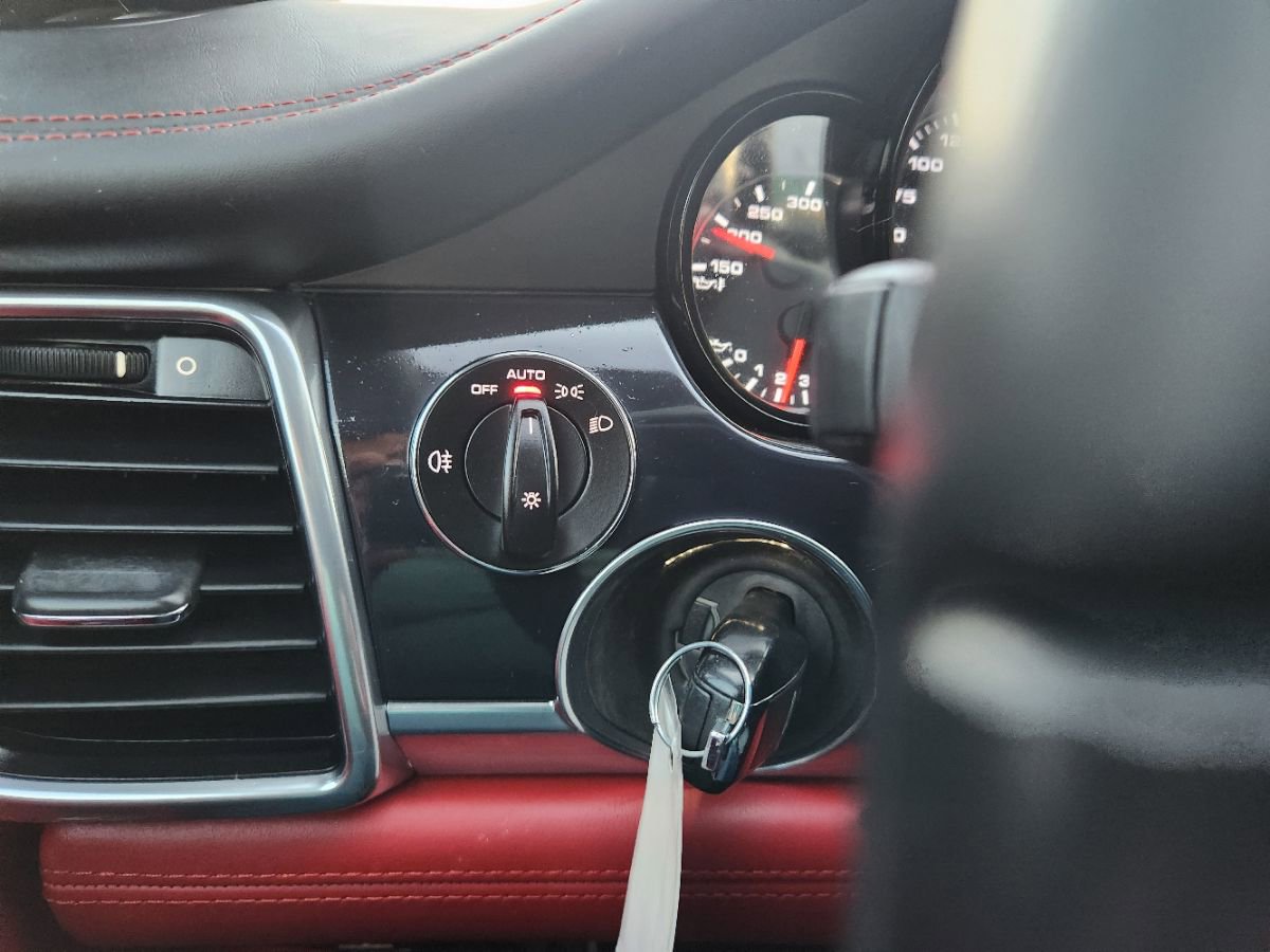 Used 2014 Porsche Panamera 4 image 19