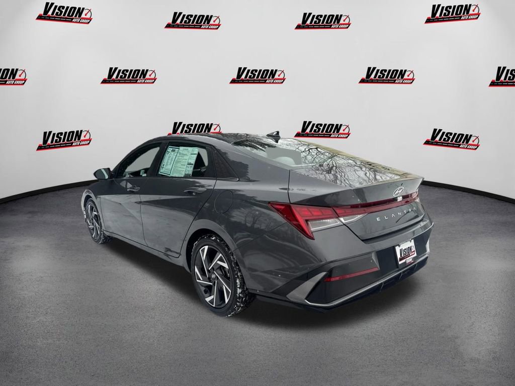 Certified 2025 Hyundai Elantra SEL image 7