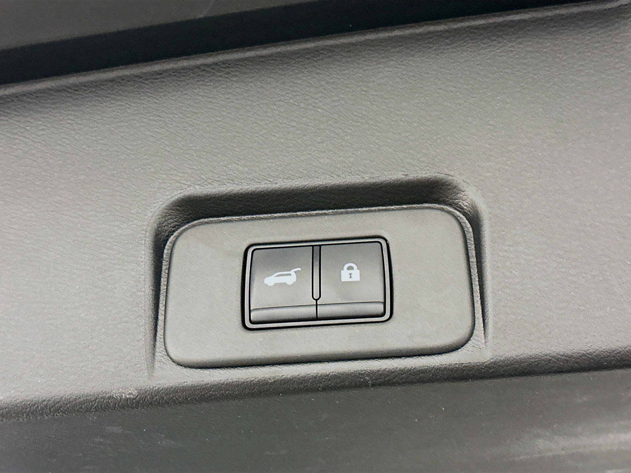 Used 2025 Nissan Rogue SV image 30