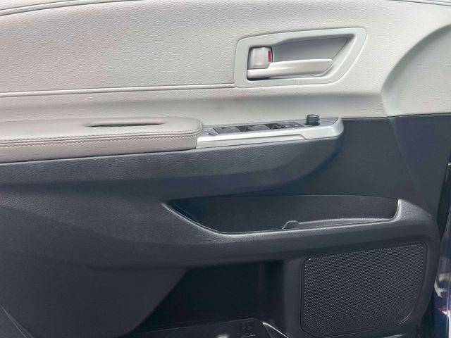 Used 2025 Toyota Sienna LE w/ LE Plus Package image 19