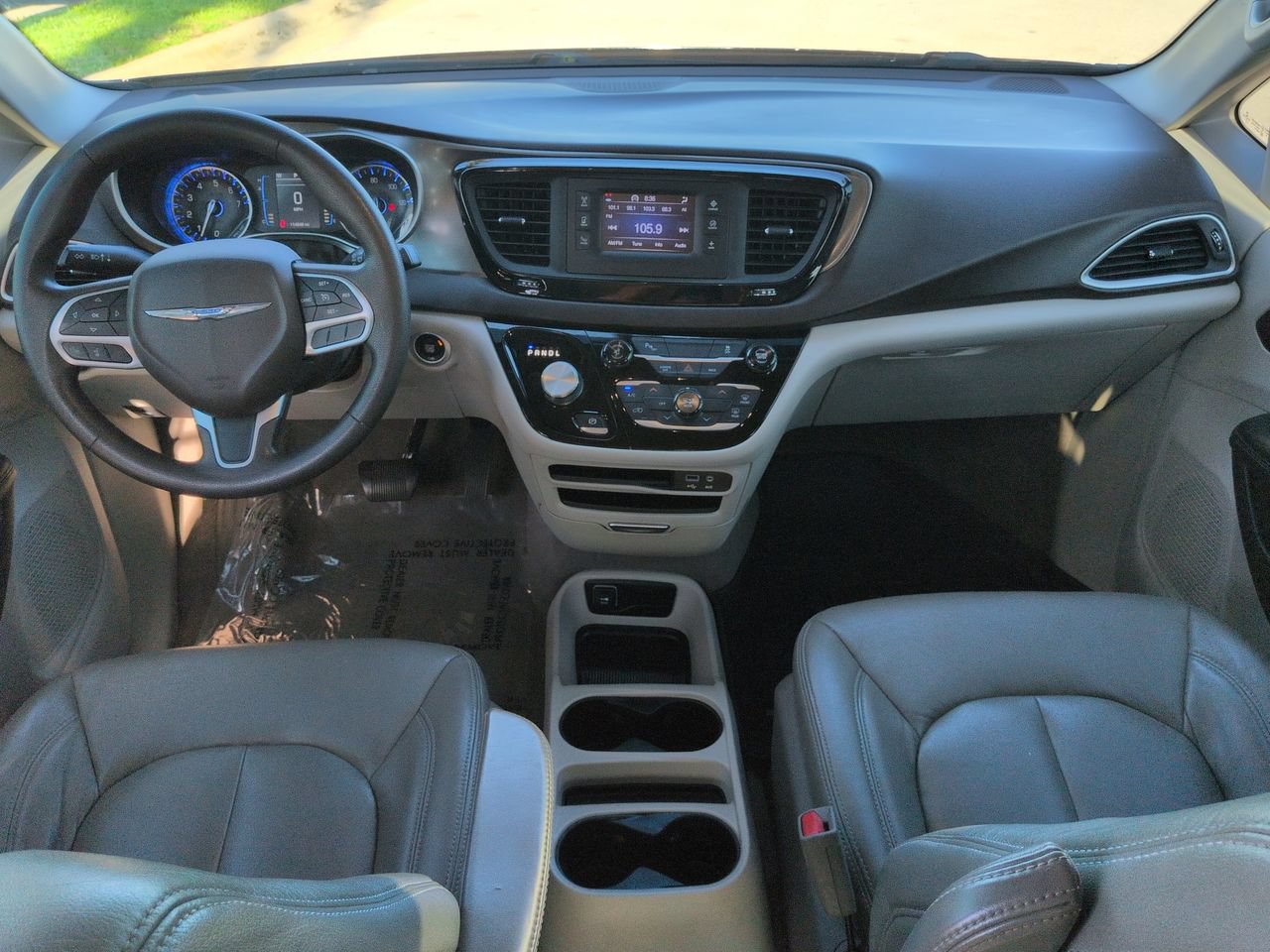Used 2017 Chrysler Pacifica LX FWD image 13