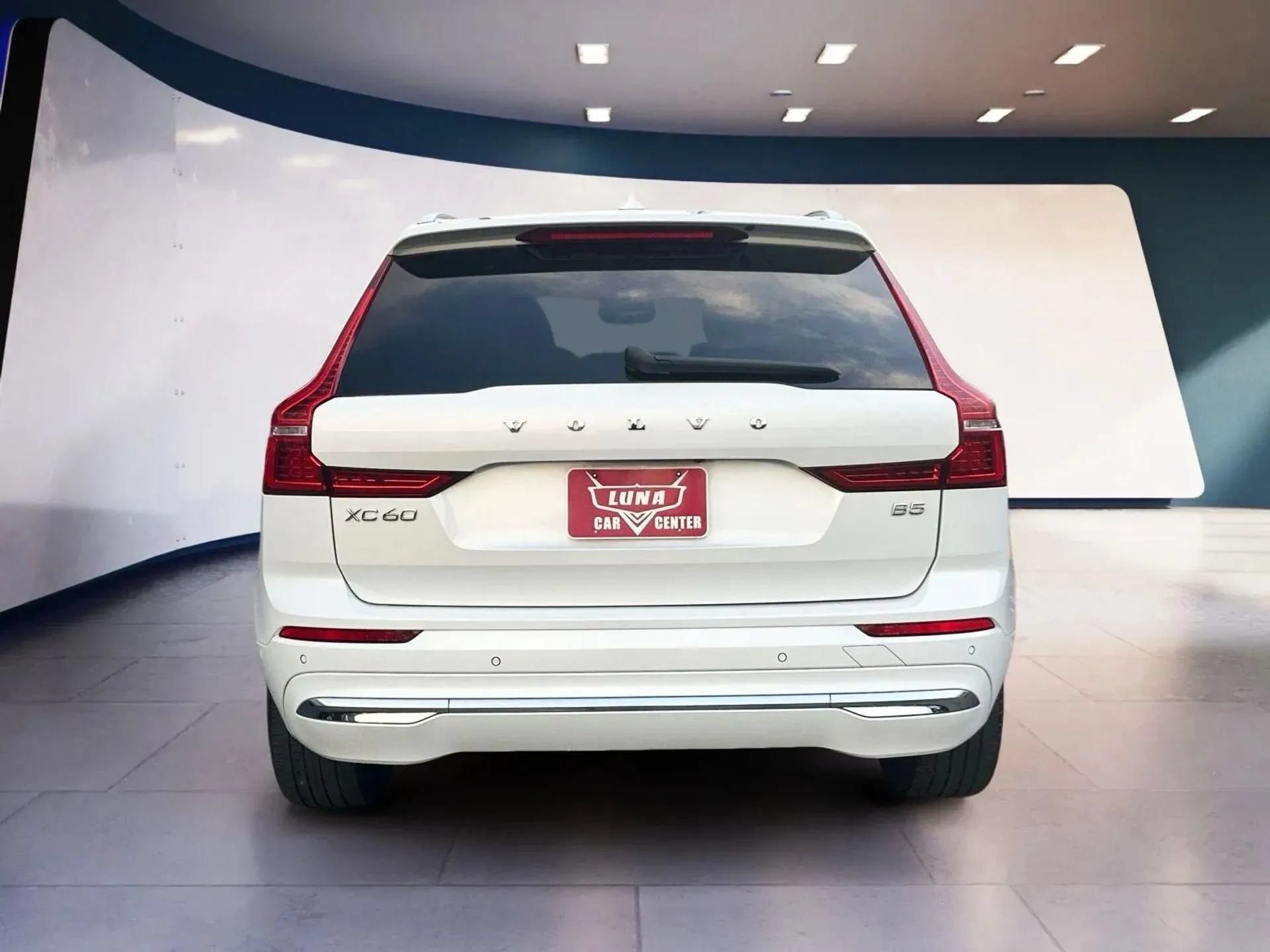 Used 2023 Volvo XC60 B5 Plus FWD image 4