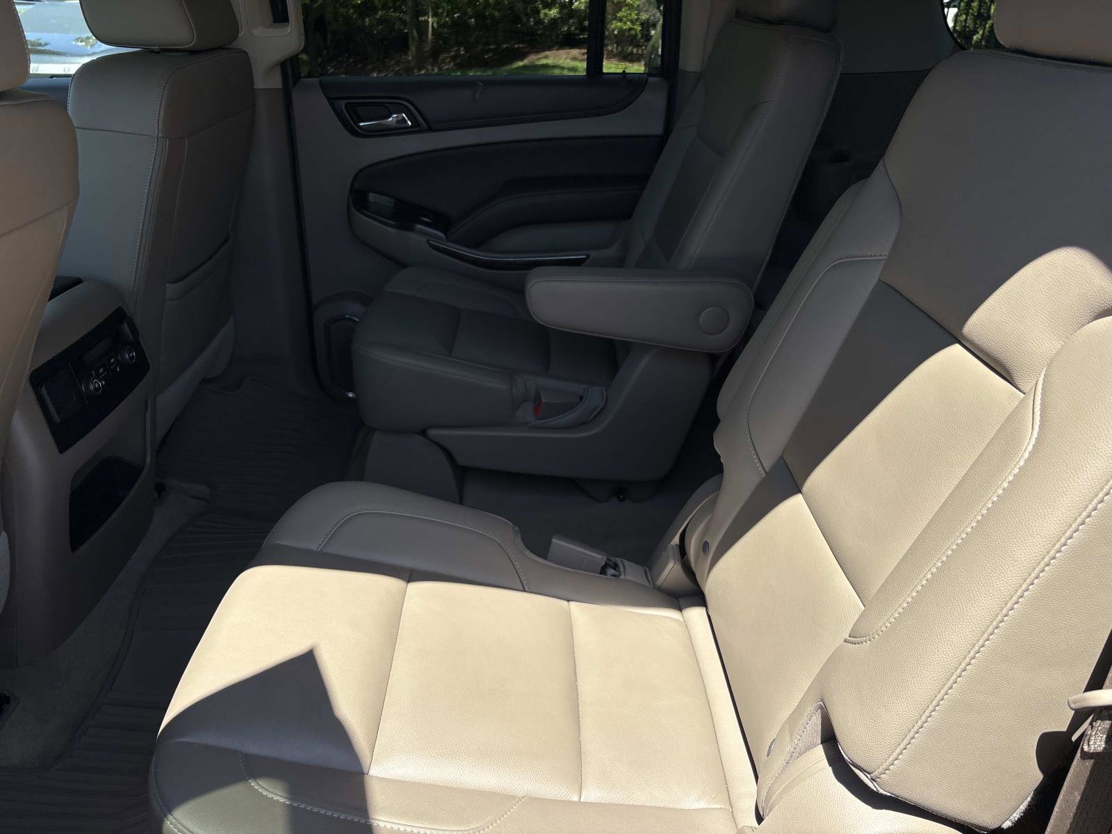 Used 2016 Chevrolet Suburban LT w/ Luxury Package RWD image 32