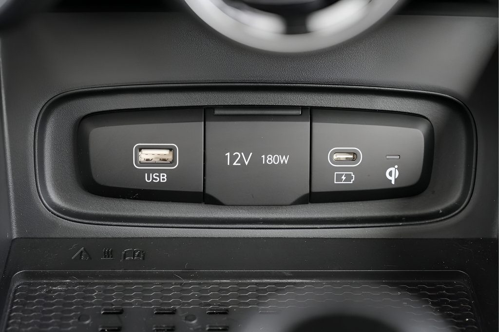 Certified 2026 Hyundai Venue SEL FWD image 31