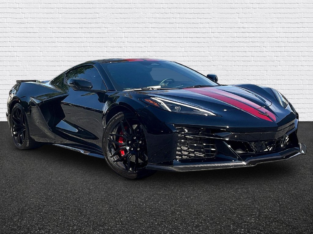 Used 2024 Chevrolet Corvette Z06 RWD image 3