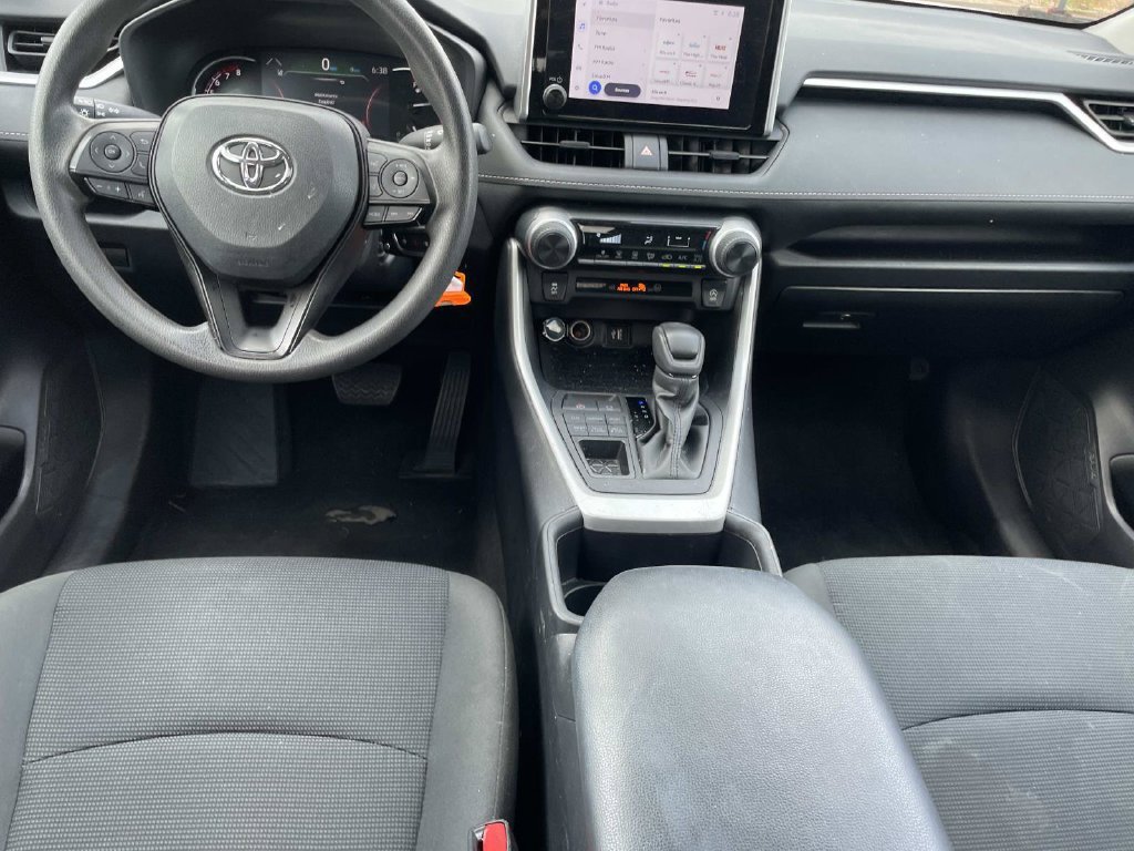 Used 2024 Toyota RAV4 LE AWD/4WD image 16