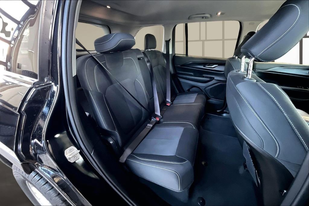 Used 2023 Jeep Grand Cherokee Laredo w/ Luxury Tech Group I image 28