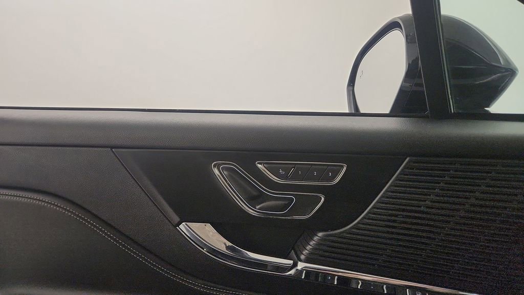 Used 2022 Lincoln Corsair AWD w/ Equipment Group 101A image 14