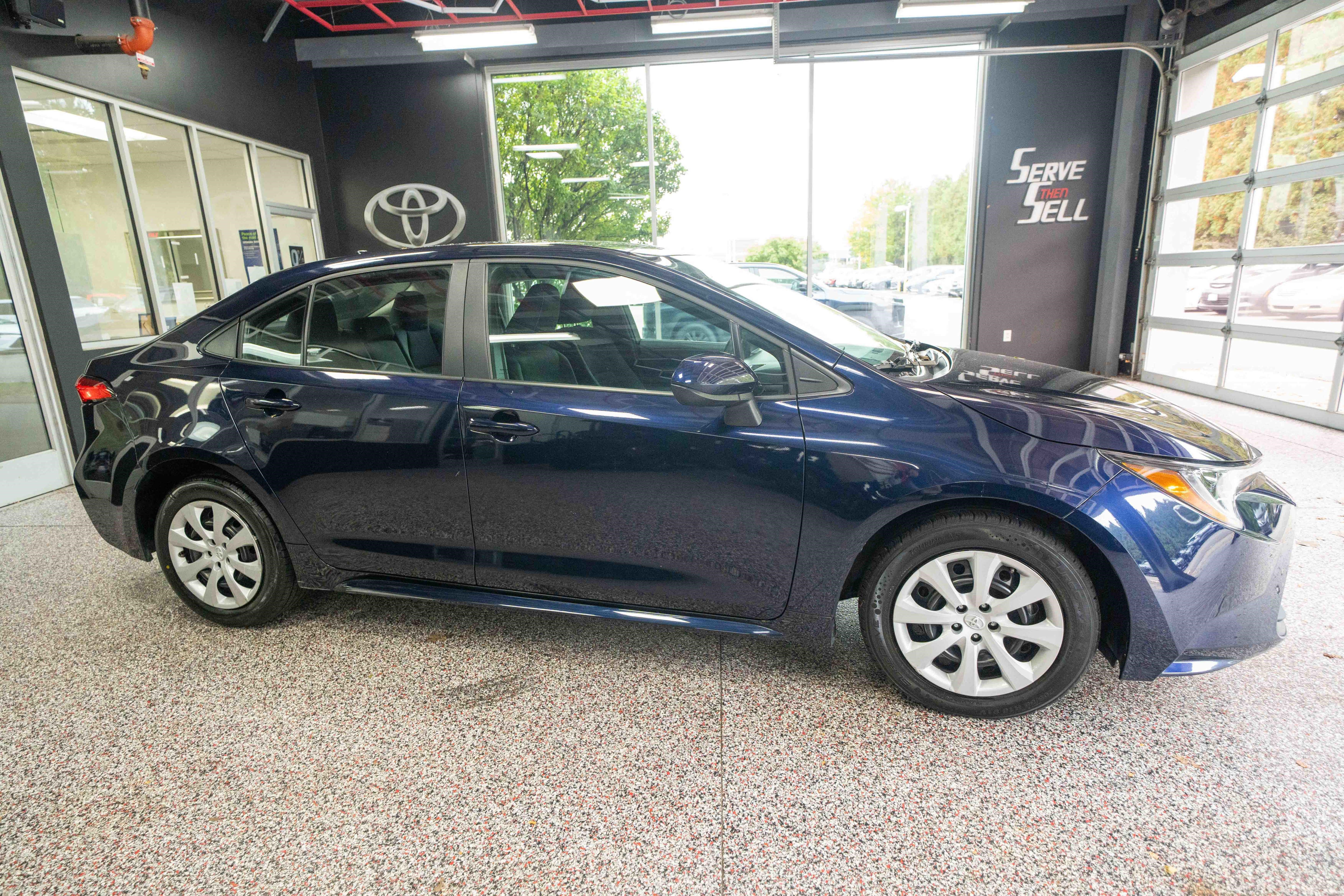 Used 2024 Toyota Corolla LE FWD image 5
