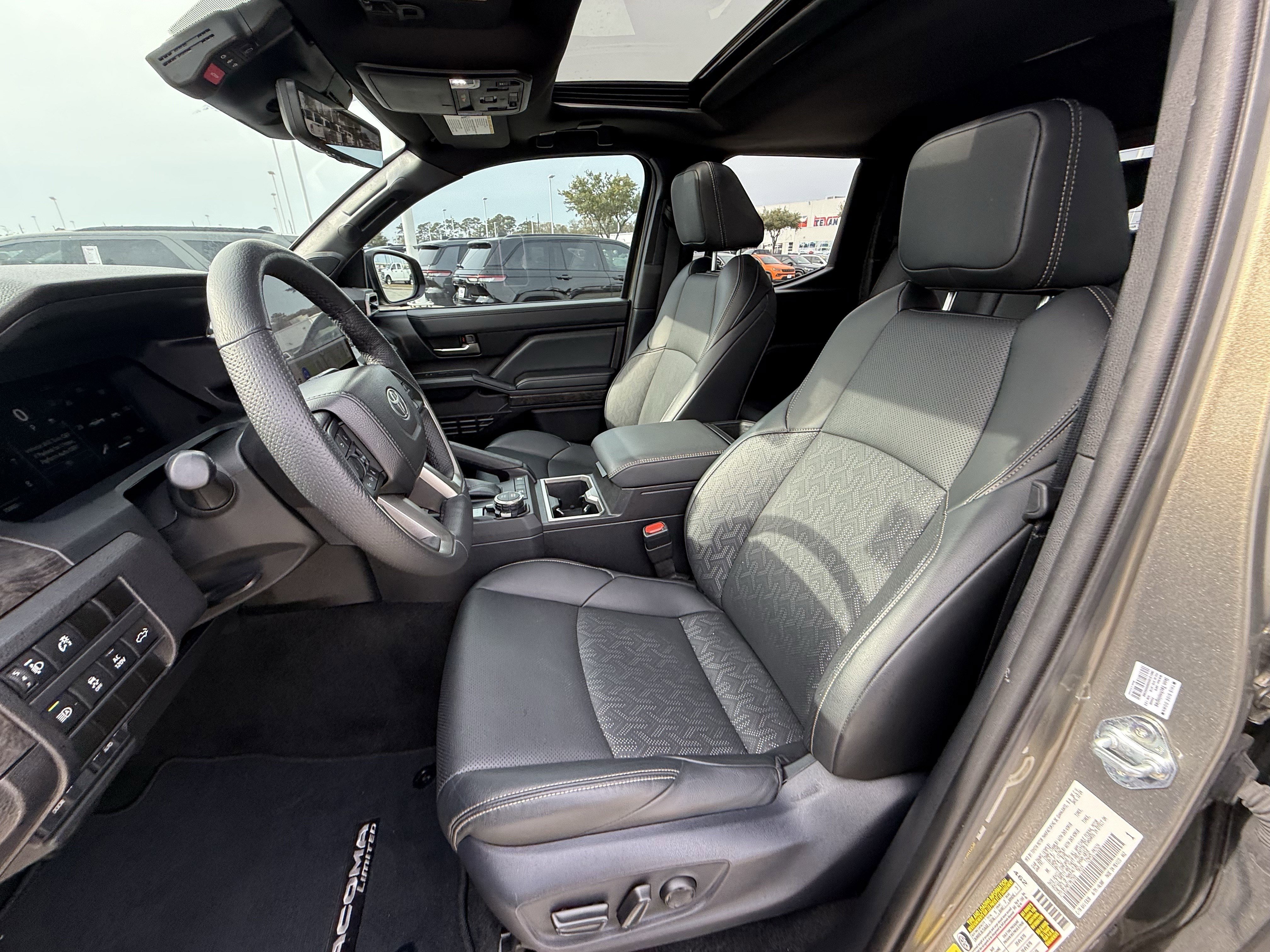 Used 2025 Toyota Tacoma 4x4 Double Cab image 29