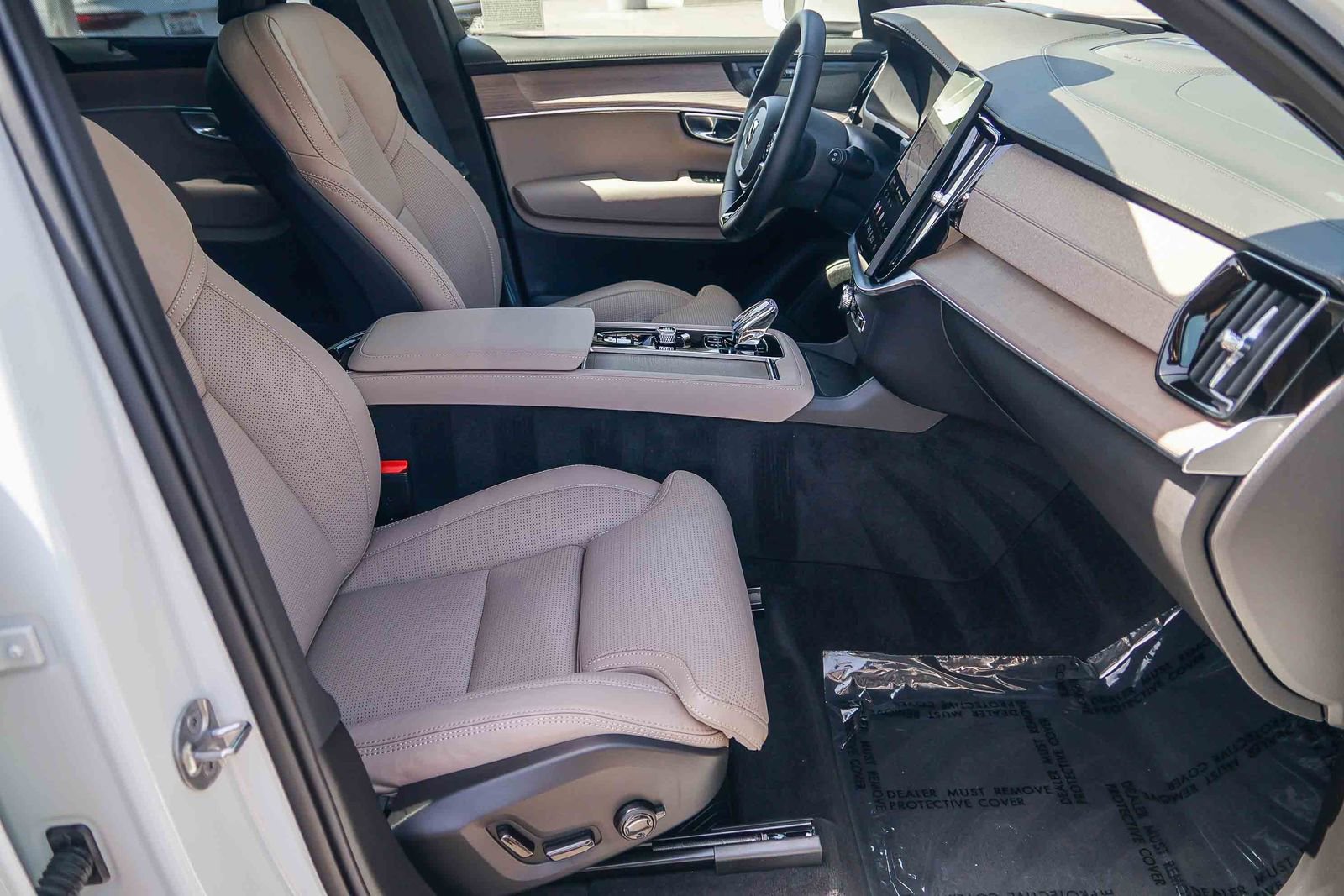 Used 2026 Volvo XC90 B6 Ultra w/ Protection Package AWD/4WD image 18