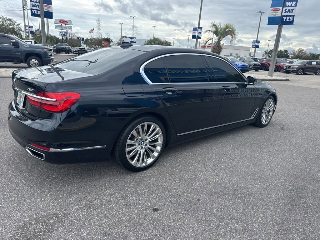 Used 2018 BMW 750i image 6