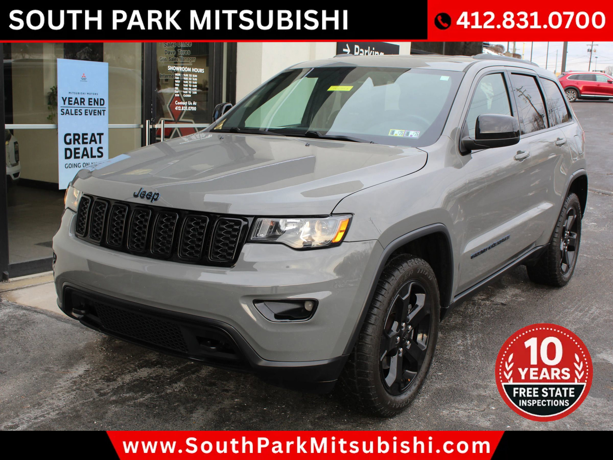 Used 2019 Jeep Grand Cherokee Laredo image 3