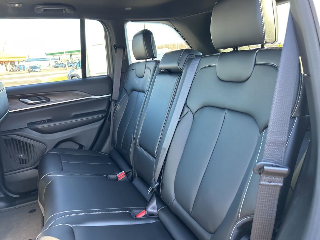 New 2025 Jeep Grand Cherokee Limited image 12
