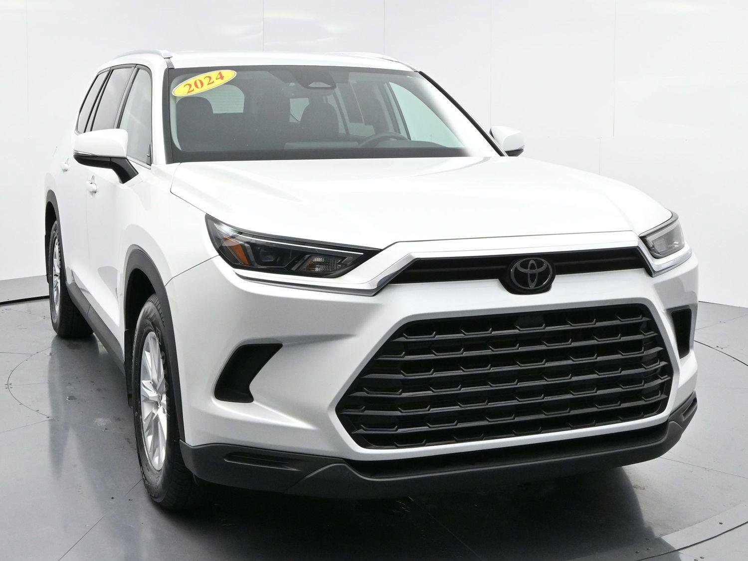 Used 2024 Toyota Grand Highlander XLE image 2