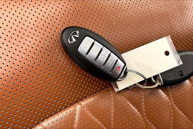 Used 2023 INFINITI QX80 Sensory w/ Cargo Package image 11