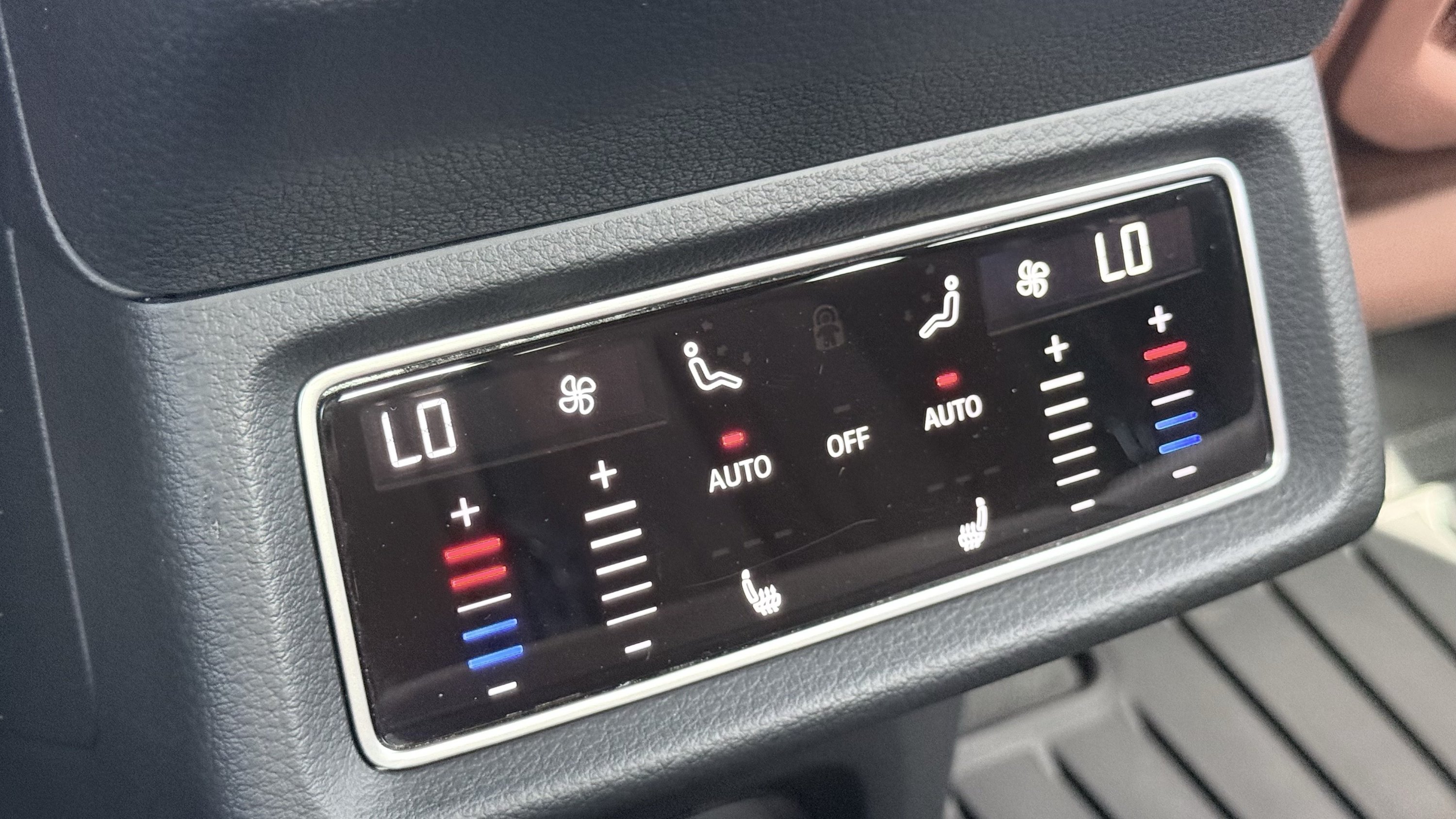 Used 2024 Audi Q8 e-tron Premium Plus w/ Premium Plus Package AWD/4WD image 60