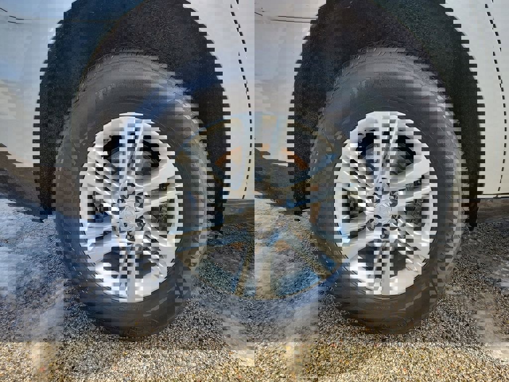 Used 2021 Buick Enclave Essence image 5