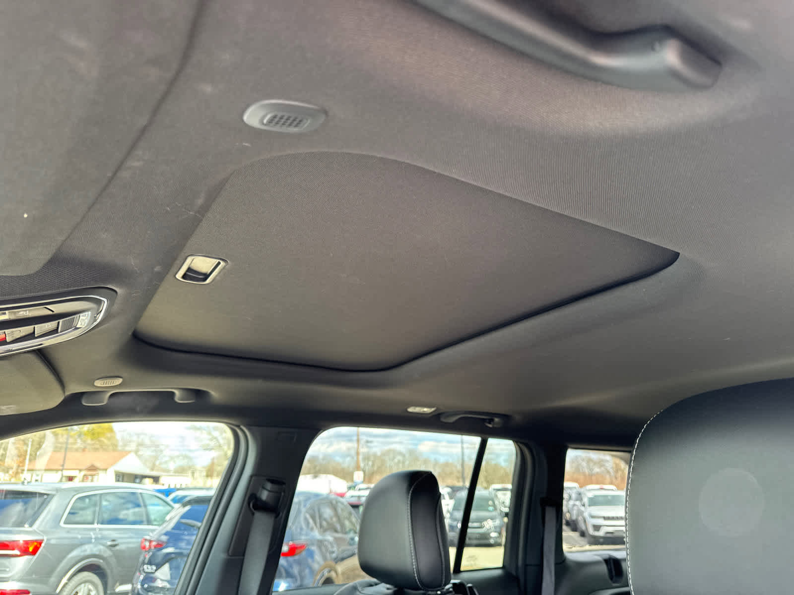 Used 2025 Jeep Grand Cherokee Altitude AWD/4WD image 14