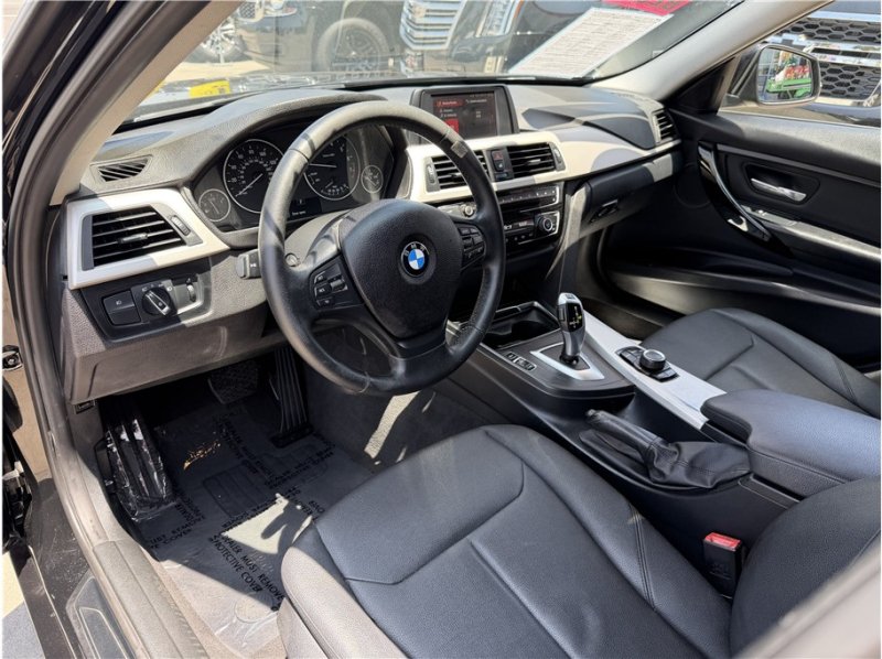Used 2018 BMW 320i Sedan RWD image 17