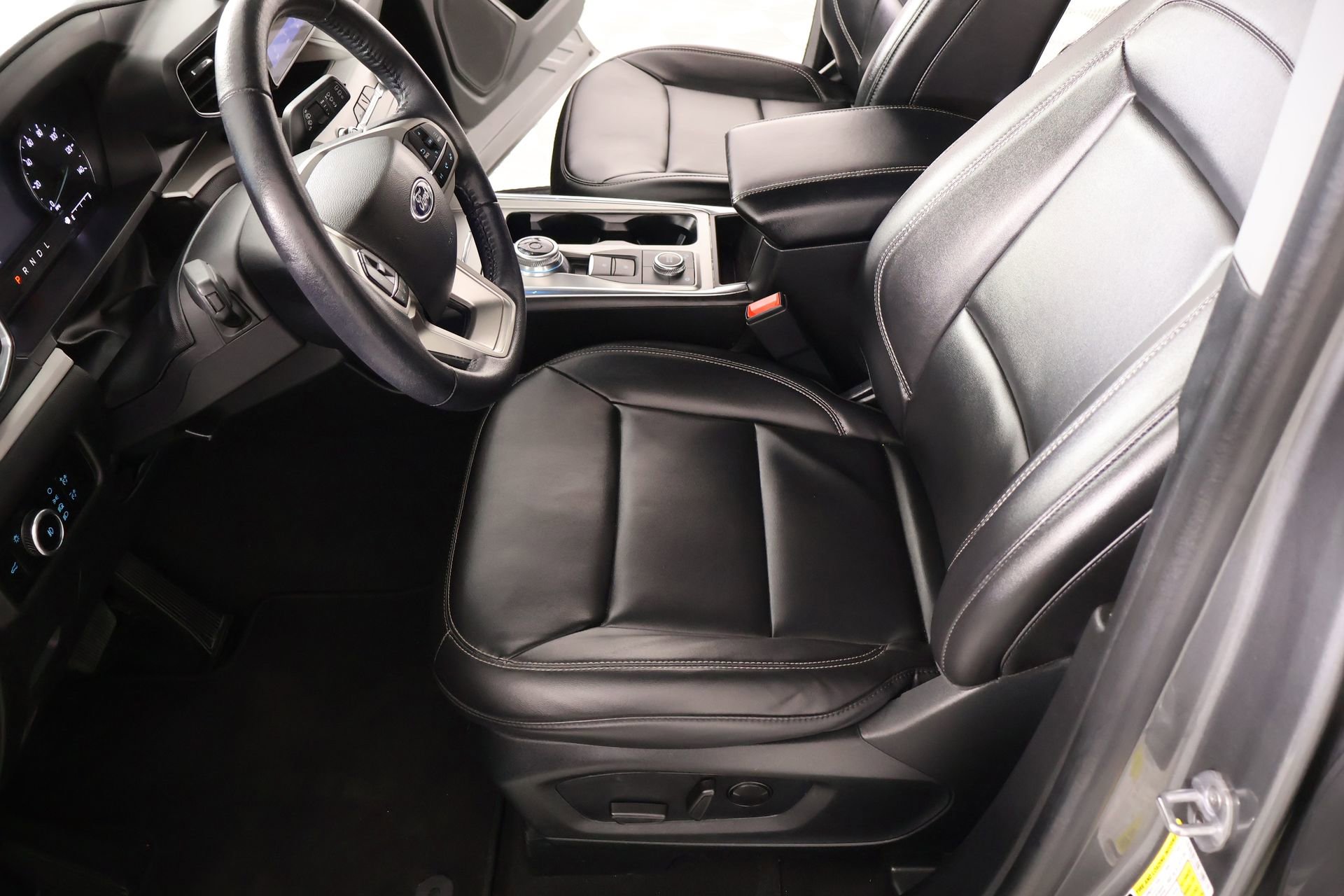 Used 2023 Ford Explorer XLT w/ Equipment Group 202A image 11