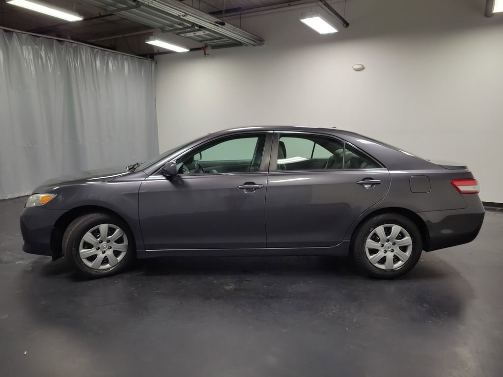 Used 2010 Toyota Camry LE image 5