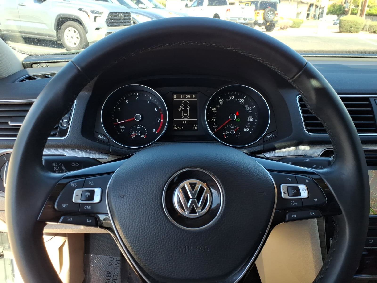 Used 2016 Volkswagen Passat 1.8T SEL Premium image 27