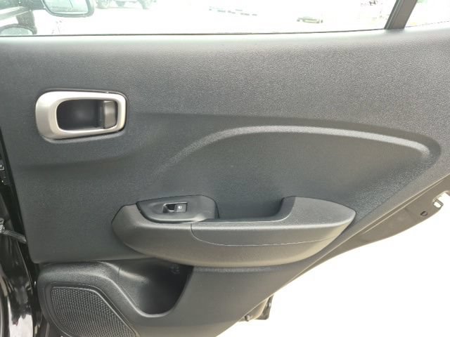 Used 2025 Hyundai Venue SE FWD image 16