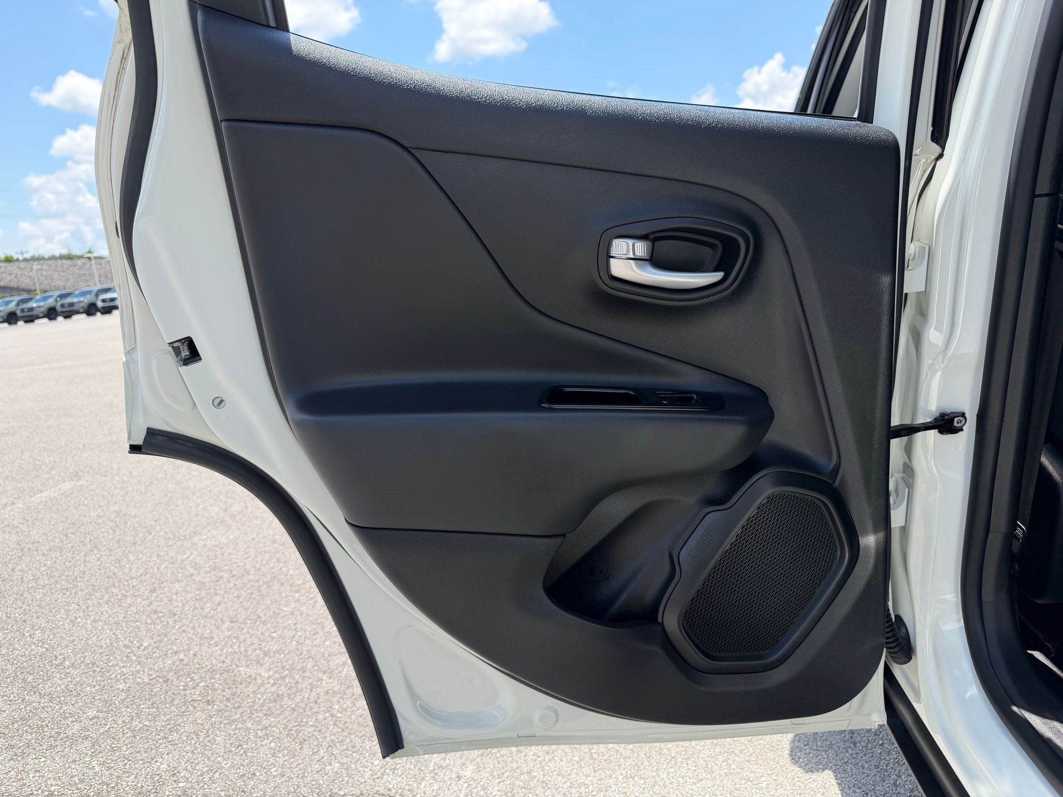 Used 2023 Jeep Renegade Altitude AWD/4WD image 16