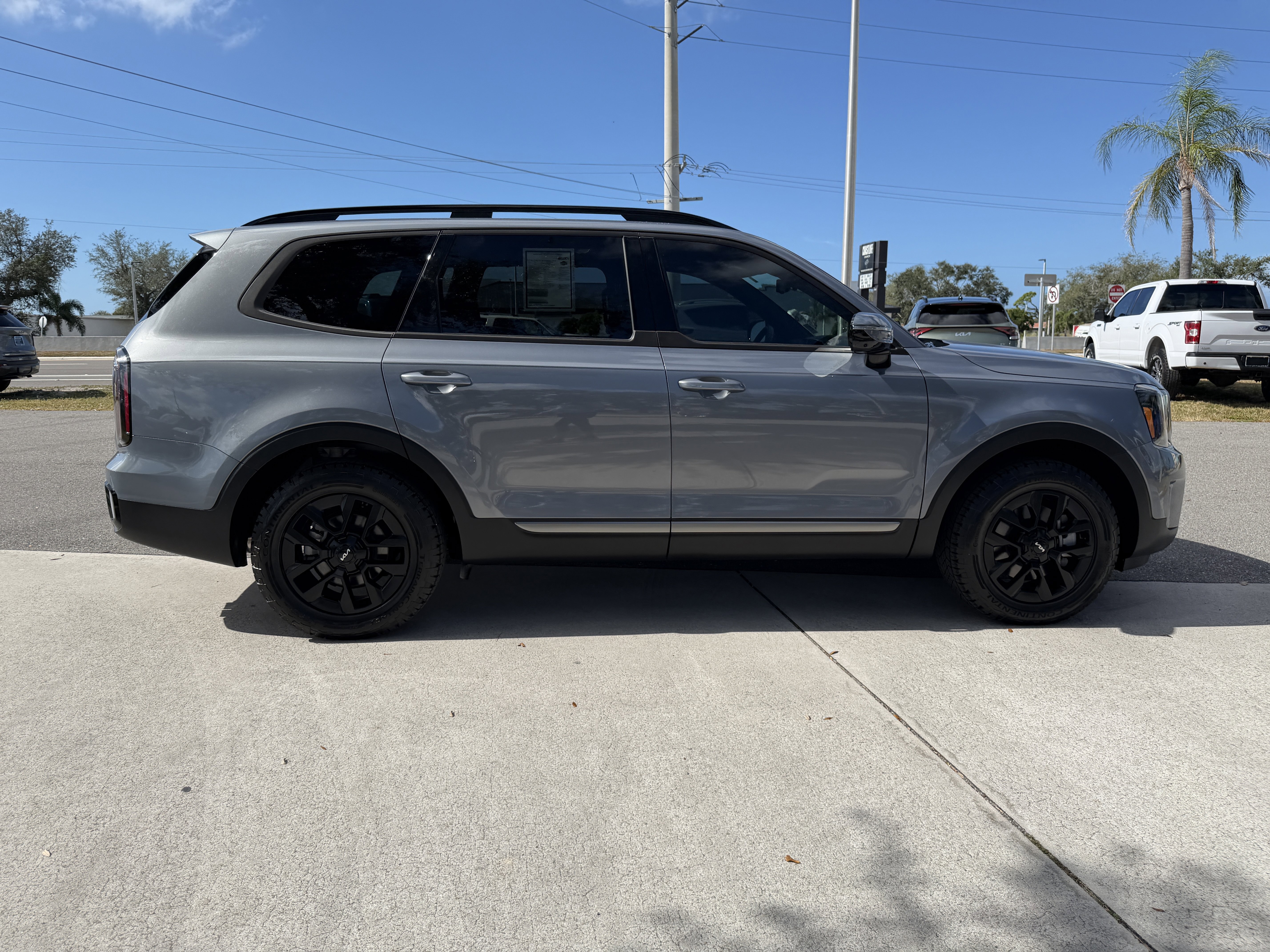 Used 2023 Kia Telluride SX Prestige X-Pro image 3