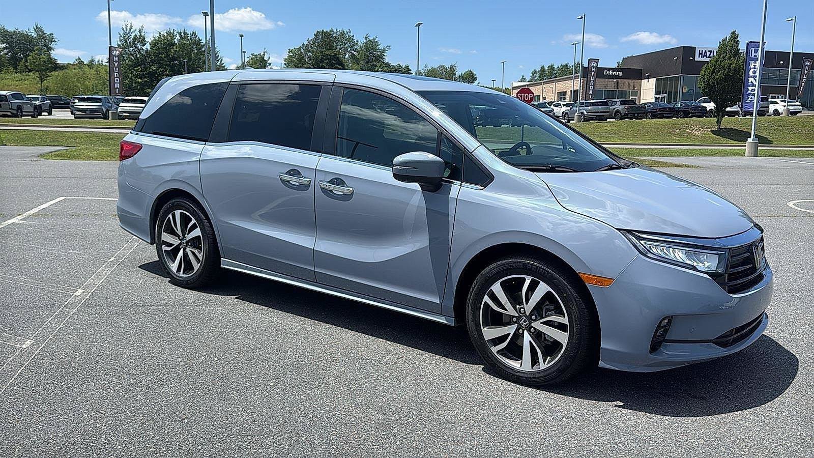 Used 2023 Honda Odyssey Touring image 2