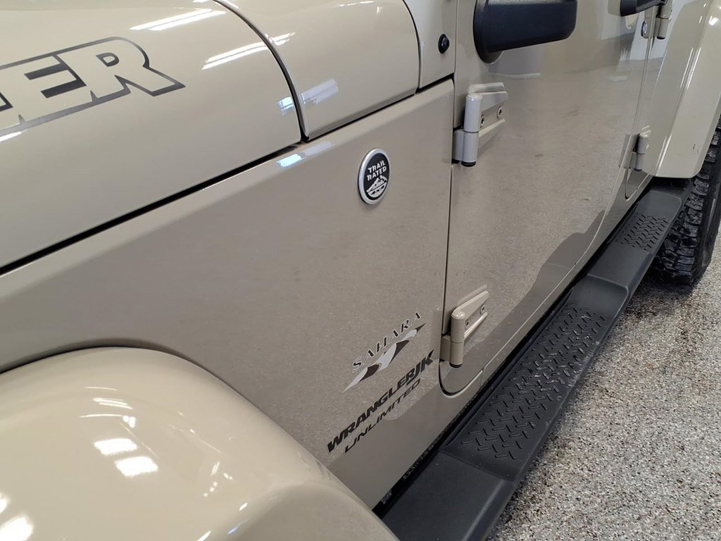 Used 2018 Jeep Wrangler Unlimited Sahara w/ Dual Top Group image 23