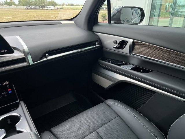 Certified 2026 Cadillac Vistiq Sport w/ LPO, Floor Liner Package image 19