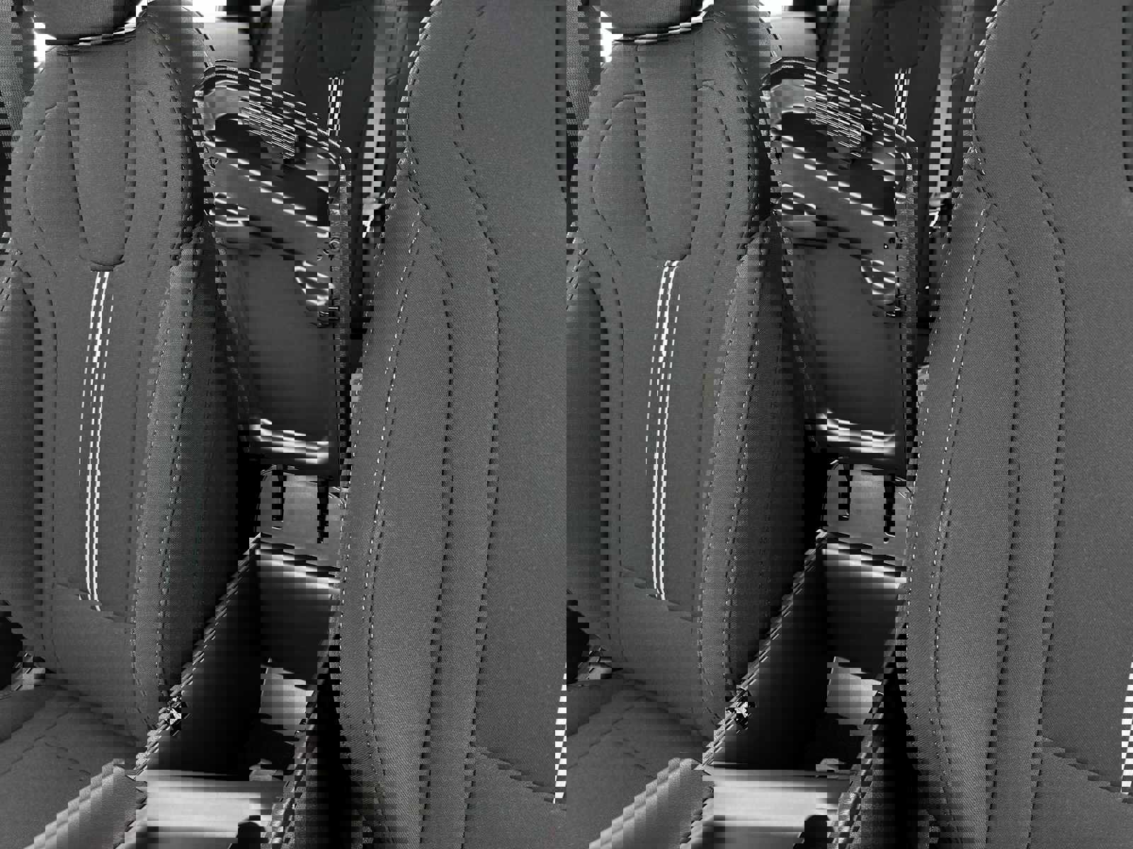 Certified 2025 Hyundai Elantra Sport image 35