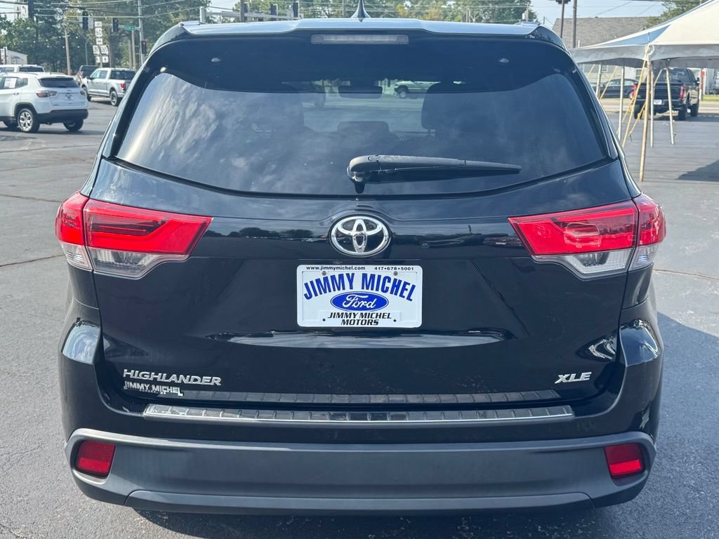 Used 2019 Toyota Highlander XLE FWD image 25