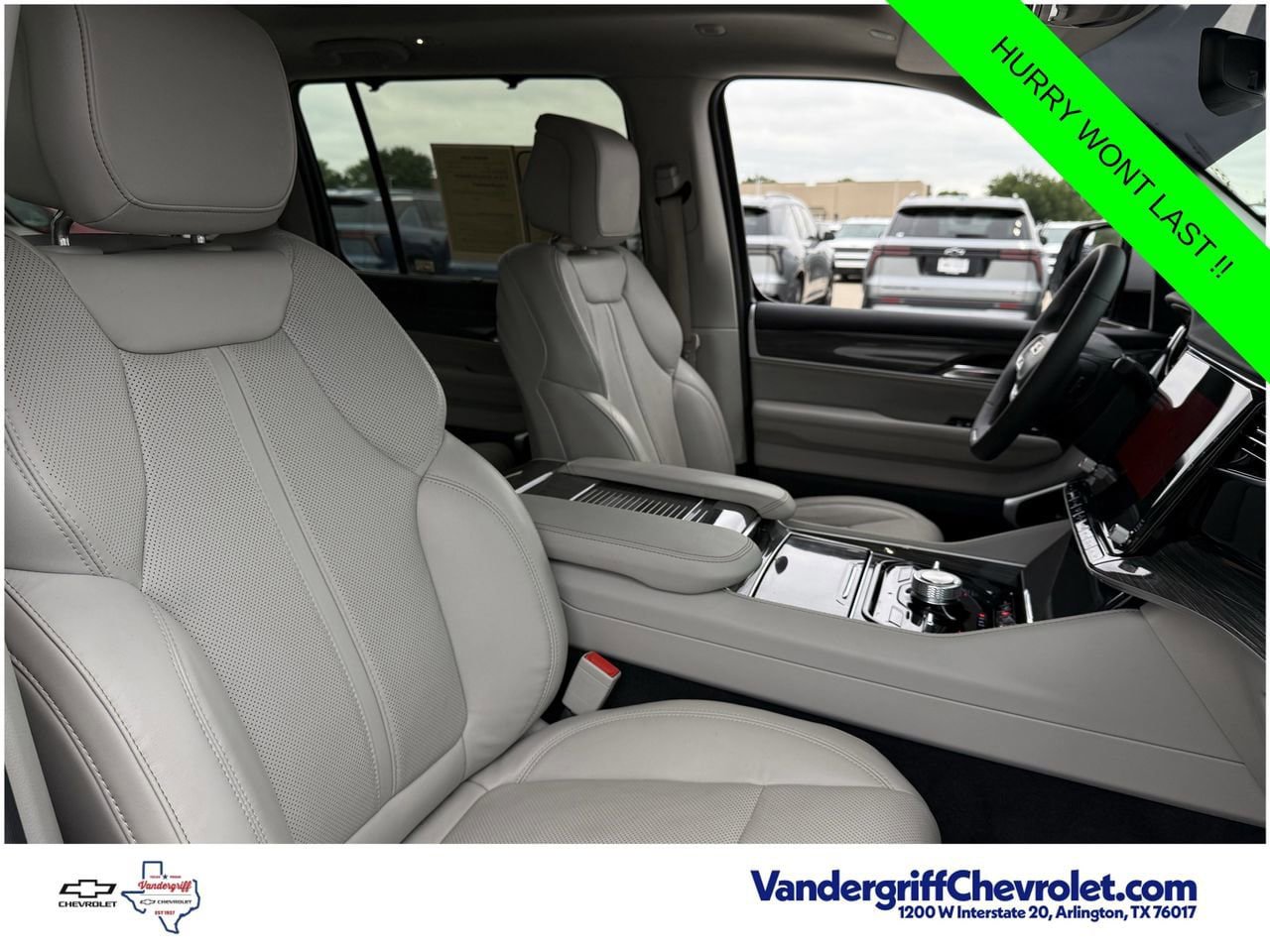 Used 2022 Jeep Wagoneer Series III w/ Premium Group I AWD/4WD image 22