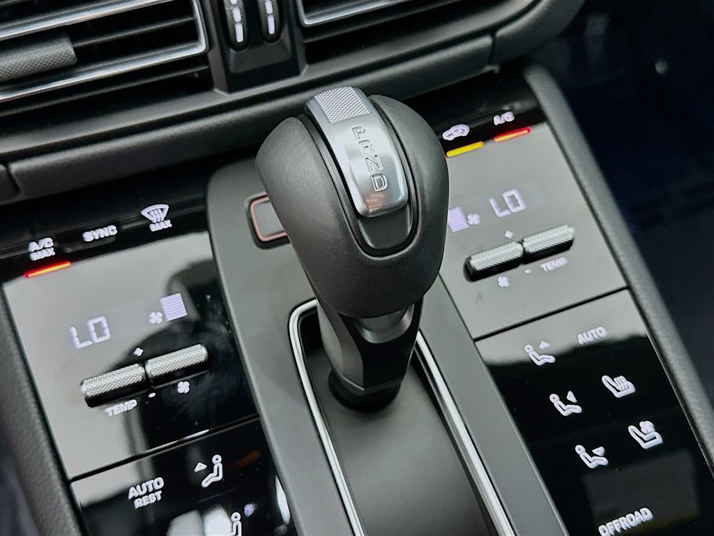 Certified 2025 Porsche Macan S AWD/4WD image 19