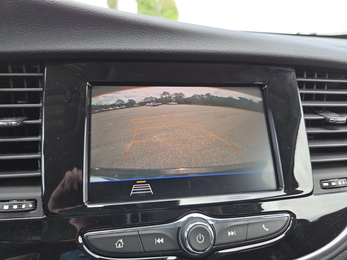 Used 2022 Buick Encore Preferred w/ Safety Package FWD image 6